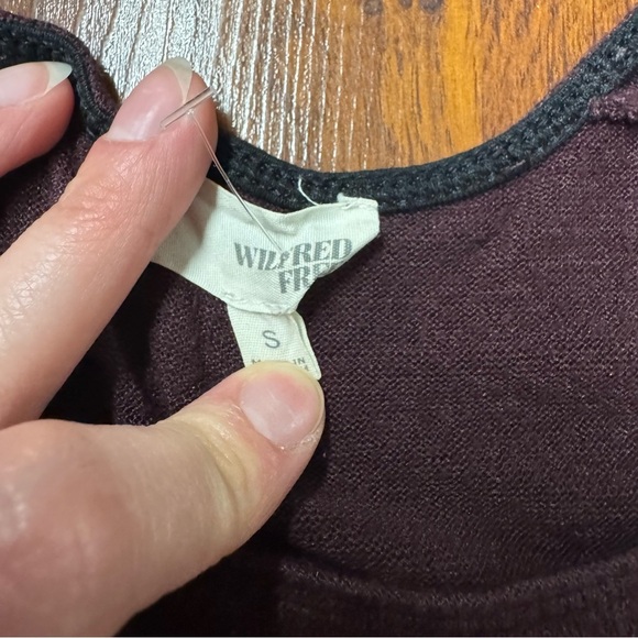 Wilfred Free Burgundy Muscle Tank | Aritzia Relaxed Fit Soft Knit Top (Sz S) - Picture 3 of 3